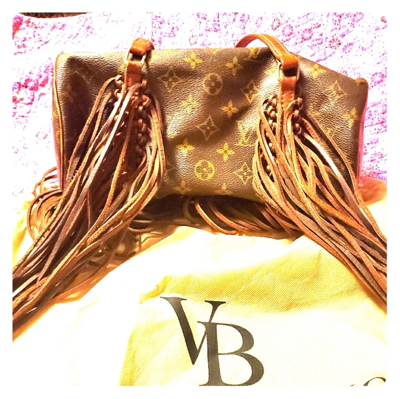 Louis Vuitton Handbags - Louis Vuitton vintage boho barrel bag